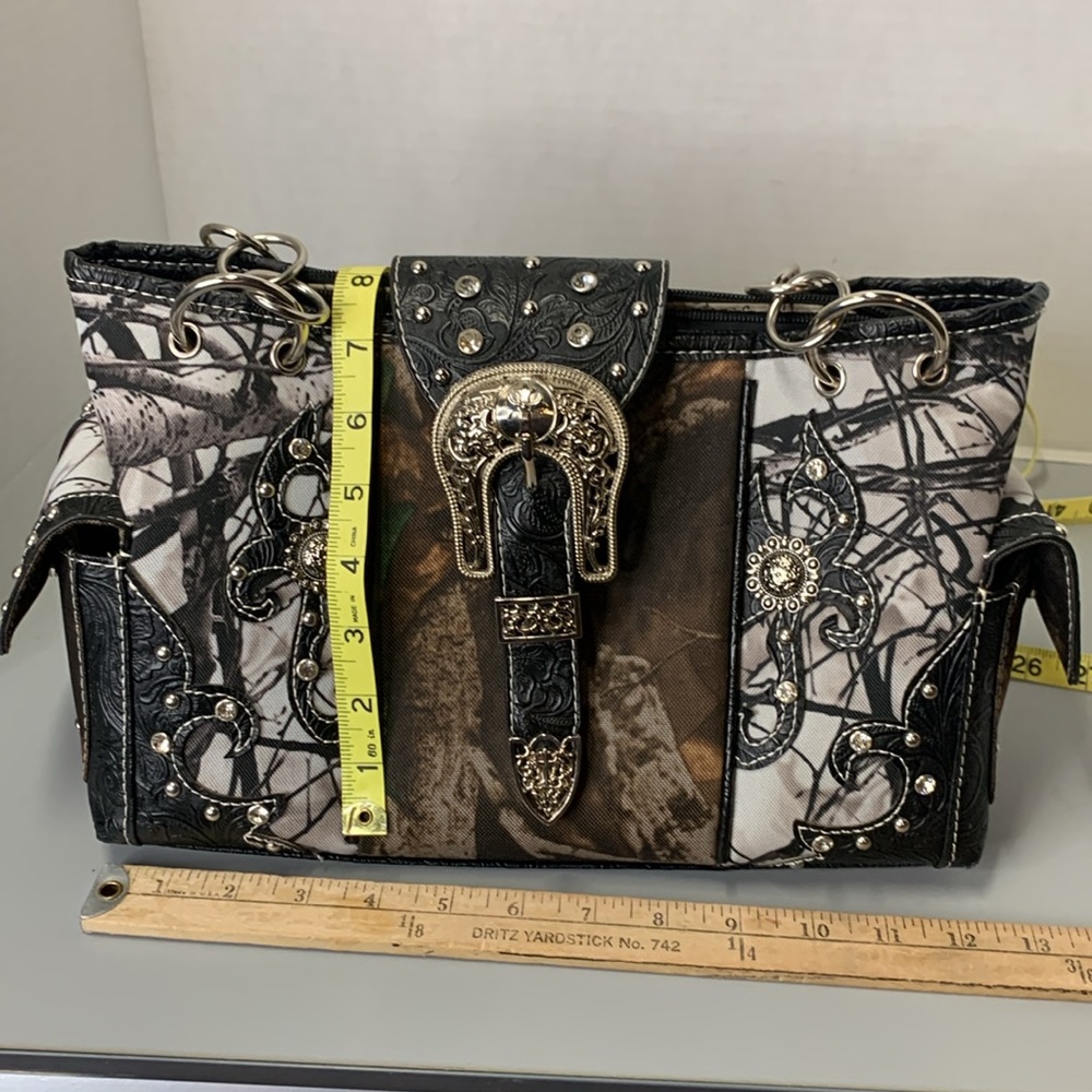Cowgirl Trendy Camouflage Conceal & Carry Women's Bag - Picture 13 of 14